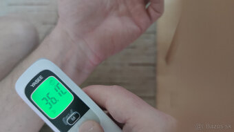 Novy bezdotykovy teplomer s farebnym podsvietenim - 5