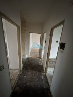 Na predaj 3-izbový byt na rekonštrukciu - 5