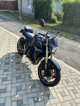 Suzuki GSR 750 - 5