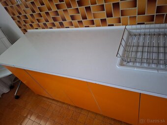 Kuchynská linka v zachovalom stave - 5