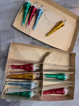 Predám retro sklenené vianočné ozdoby v tvare cencúlov - 5