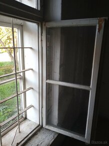 Staré okná s mrežami - 5