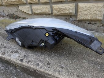 Predné svetlá Ford C-Max II 2010-2014 - 5