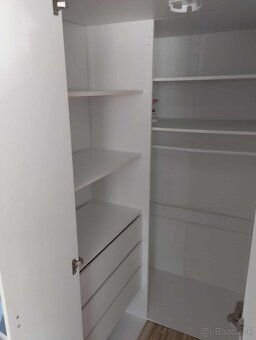 Rohová skriňa . - 5