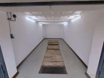 Garáž s montážnou jamou - 5