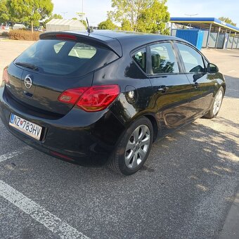 Opel Astra 1.4 benzín - 5