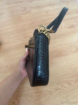 Kabelka na rameno Guess - 5