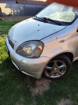 Toyota Yaris 2000 - 5