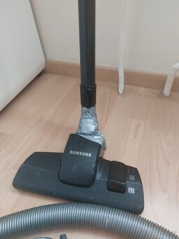 Vysávač zn. Samsung - 5