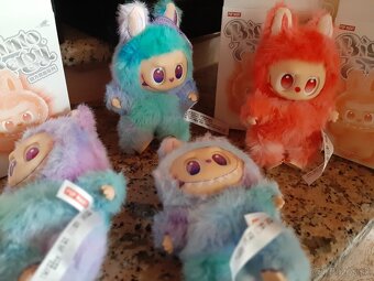 Predám LABUBU spieva a bliká ELADÓ énekló LABUBU 9-€ - 5