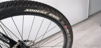 Predám karbónový horský bicykel v TOP stave - 5