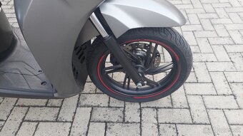 Honda SH300i - 5