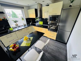 NA PREDAJ 3 IZB. RODINNÝ DOM, POZEMOK 482 M2, ČÁČOV okr. SEN - 5
