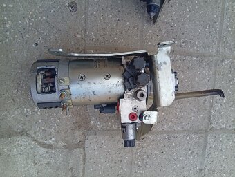 Predám tieto dve hydraulické jednotky - 5