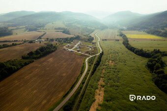 RADO | Slnečný stavebný 1483m2 pozemok Trenčianska Teplá - 5