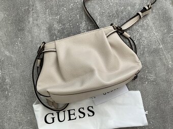 Dámska béžová crossbody kabelka Guess NOVÁ - 5