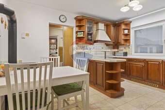 PREDAJ : REZERVOVANÉ - 4 izb. Rodinný dom 185 m2, kompletná - 5
