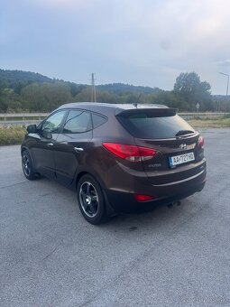 Hyundai ix35 2.0i DOHC D-CVVT Premium 4x4 A/T LPG - 5