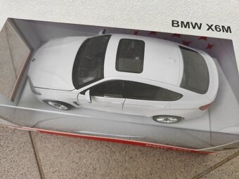 BMW 6 - KOVOVÝ MODEL 1:24 ( OTVÁRATEĽNÉ DVERE A KAPOTA ) - 5