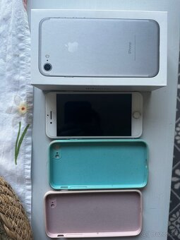 Apple iPhone 7 - 5