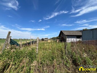 NA PREDAJ pozemku so starým domom pri Komárne - 5