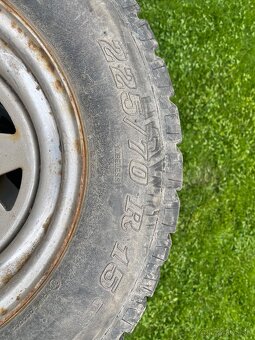 Predám tréner pneumatiky aj s diskami 225/70 R 15 - 5