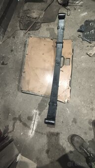 Listové pero Mitsubishi Pajero Mk1 - 5