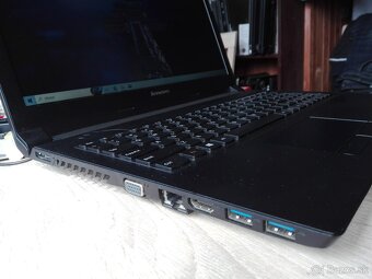 Lenovo. Intel i3. SSD 256 GB. 16 GB. Baterka dobrá. 15,6 FHD - 5