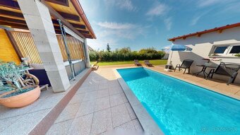 Moderný rodinný dom s bazénom a vínnou atmosférou – Strekov - 5