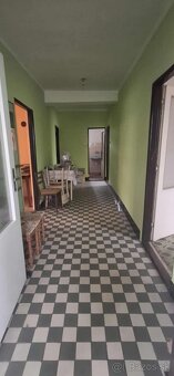 Na predaj 3 izbový dom v Janiku s veľkou záhradou - 5