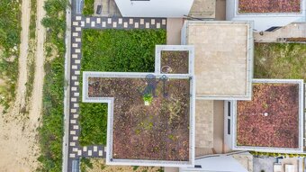 Nadštandardná 4- izbová terasová vila na Kolibe s krásnym vý - 5