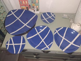 Dizajnové hnedé a modré taniere - 5