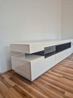 Premiova skrinka pod TV LAURA WE-TEC - 5