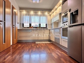 EXKLUZÍVNY RODINNÝ DOM, 140m2, POZEMOK O VÝMERE 781m2, RAJEC - 5