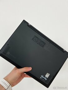Lenovo ThinkPad X1 Carbon Gen10 - 5