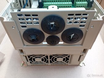Frekvenčný menič Omron , 3fazovy, 7,5kw 400v - 5