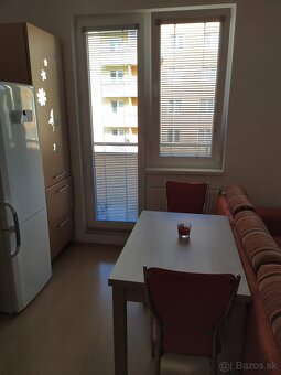 Dám do prenájmu 2,5 izbový byt s dvomi balkónmi - 5