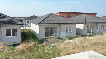 ŠIKOVNÝ 4 IZBOVÝ RODINNÝ DOM V ŠTANDARDE,2xPARKOVACIE MIESTO - 5