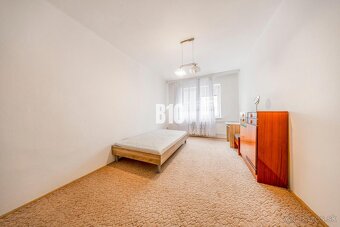 KRÍŽNA: VEĽKORYSÝ 4-IZBOVÝ BYT S RETRO ŠARMOM BLÍZKO CENTRA - 5