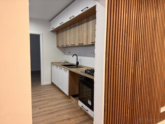 3. IZB. KOMPLETNE ZREKONŠTR. BYT LEVOČSKÁ, V CENTRE POPRADU - 5