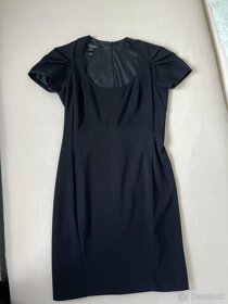 Čierne šaty s okrúhlym výstrihom - 5