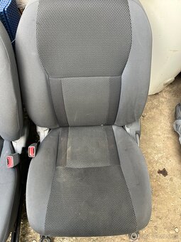 sedacky toyota rav 4 - 5
