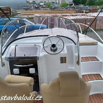 Motorový čln Orion 560 SunDeck - 5