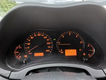 Toyota Avensis - 5