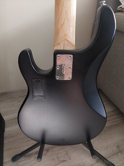Sterling by MusicMan S.U.B. Stingray 5 - 5