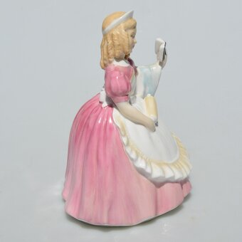 Royal Doulton - Starožitná soška Dievčatko pečie koláč - 5