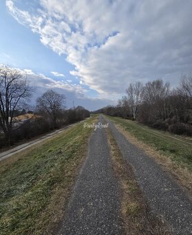 Pinky Real - Stavebný pozemok pre váš vysnívaný dom v Šali - 5
