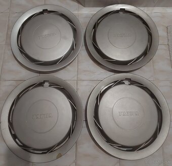 Tatra 613 puklice - 5