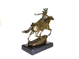 VALKÝRA - BRONZOVÁ SOCHA NA MRAMORU - 5