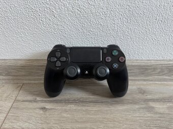 Playstation 4 Pro 1TB + controller - 5